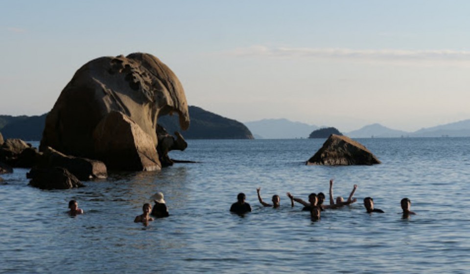 島の海で海水浴