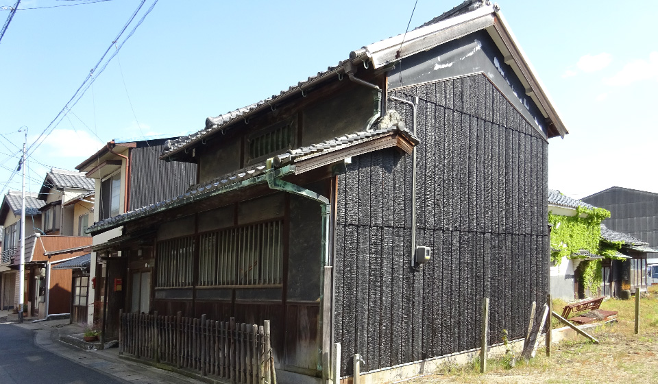 通りに面した古民家