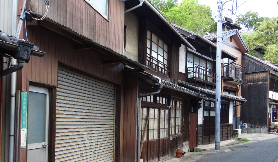 通りに面した古民家