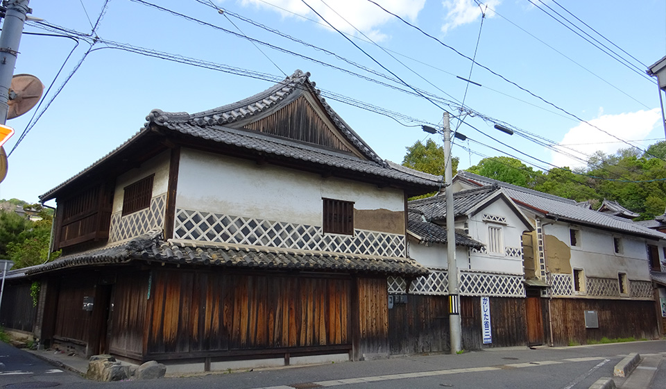 通りに面した古民家